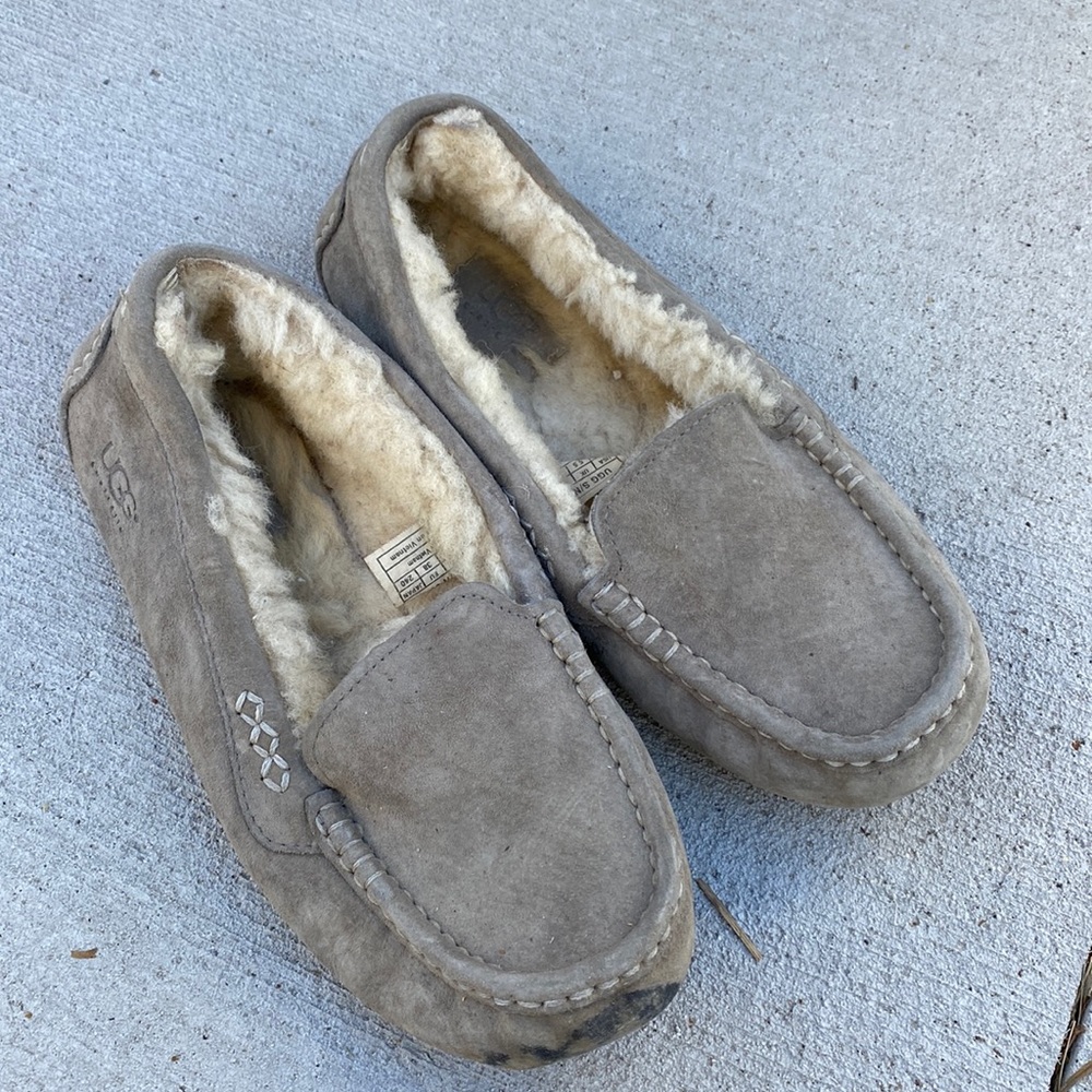 Grey ugg moccasin. In used condition.